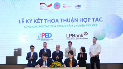 VIDEO: Giới thiệu sáng kiến Trung tâm Chuyển đổi kép hỗ trợ doanh nghiệp
