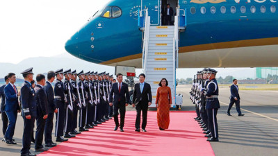 Chủ tịch nước Lương Cường đến Hàn Quốc, bắt đầu chương trình tham dự Tuần lễ Cấp cao APEC 2025 Chủ tịch nước Lương Cường đến Hàn Quốc, bắt đầu chương trình tham dự Tuần lễ Cấp cao APEC 2025