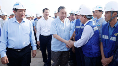 Tổng Bí thư Tô Lâm làm việc tại công trường Cảng hàng không quốc tế Long Thành