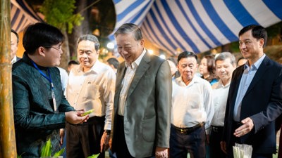 Tổng Bí thư Tô Lâm và Chủ tịch Quốc hội Trần Thanh Mẫn dự Ngày hội Đại đoàn kết tại phường Ba Đình, Hà Nội Tổng Bí thư Tô Lâm và Chủ tịch Quốc hội Trần Thanh Mẫn dự Ngày hội Đại đoàn kết tại phường Ba Đình, Hà Nội