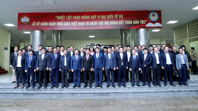 Chùm ảnh: Bộ trưởng Nguyễn Văn Thắng chúc mừng ngày Nhà giáo Việt Nam tại Học viện Tài chính