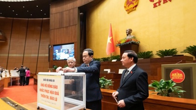 Quốc hội tổ chức quyên góp ủng hộ đồng bào khắc phục hậu quả thiên tai, mưa lũ