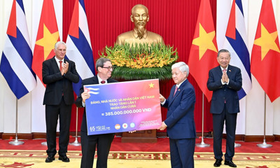 Chùm ảnh: Tổng Bí thư Tô Lâm và Bí thư Thứ nhất Đảng Cộng sản Cuba, Chủ tịch nước Cộng hòa Cuba Miguel Diaz-Canel Bermudez chứng kiến Lễ trao các văn kiện hợp tác