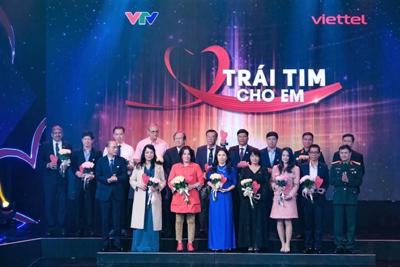 Vietcombank tiếp tục tài trợ 2 tỷ đồng cho Chương trình “Trái tim cho em”