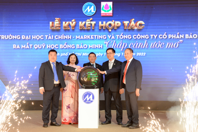 Bộ trưởng Hồ Đức Phớc nhấn nút khai trương Quỹ học bổng “Chắp cánh ước mơ”