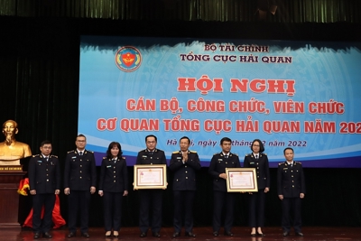 Cán bộ, công chức ngành Hải quan thi đua thực hiện thắng lợi nhiệm vụ năm 2023