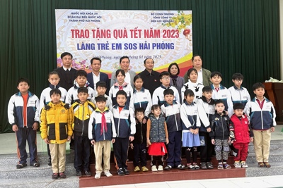 EVNNPC tặng 1.000 suất quà “Tết vì người nghèo”