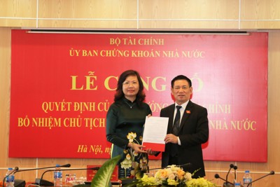 Bà Vũ Thị Chân Phương giữ chức Chủ tịch Ủy ban Chứng khoán Nhà nước