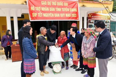 Hoàn thành xuất cấp hơn 18.002 tấn gạo hỗ trợ người dân dịp Tết Nguyên đán Quý Mão