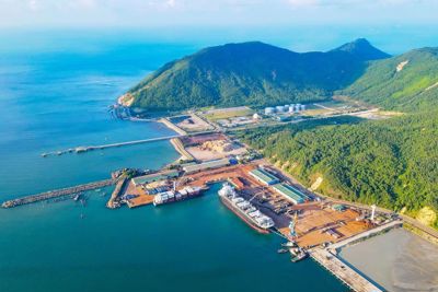 Phát triển bền vững các ngành công nghiệp và du lịch gắn với biển ở tỉnh Hà Tĩnh hiện nay