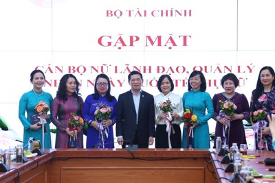 Lãnh đạo Bộ Tài chính gặp mặt đại diện nữ cán bộ lãnh đạo, quản lý nhân dịp 8/3