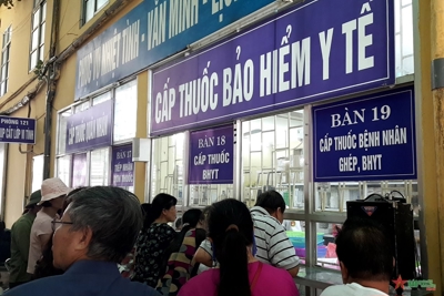 Tiếp tục thực hiện các giải pháp bảo đảm thuốc, trang thiết bị y tế