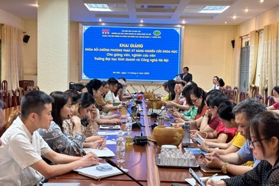 Khai giảng khóa Bồi dưỡng phương pháp và kỹ năng nghiên cứu khoa học