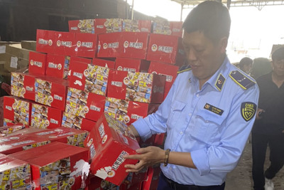 Kiểm tra và phát hiện 1.300 thùng bánh bánh nội địa Trung Quốc nhập lậu 
