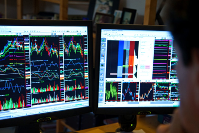 VN-Index bất ngờ lội ngược dòng, tăng điểm phút cuối