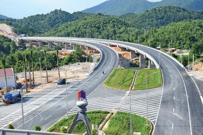 Hoàn thiện kết cấu hạ tầng kho bãi khu vực miền Trung