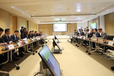 IOSCO và FSMA sẵn sàng hỗ trợ Việt Nam phát triển thị trường chứng khoán minh bạch, bền vững