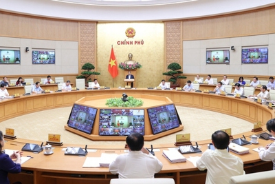 Chuyển chính sách tiền tệ từ 'chắc chắn' sang 'linh hoạt, nới lỏng hơn