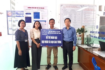 Hỗ trợ nhân đạo cho 02 nạn nhân tử vong do tai nạn giao thông tại Hải Dương