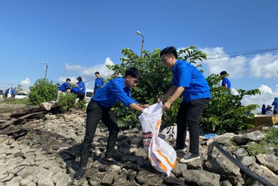 Tuổi trẻ Bộ Tài chính tổ chức ra quân "Ngày Chủ nhật xanh"
