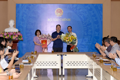 Bộ Tài chính công bố quyết định điều động 2 nhân sự mới