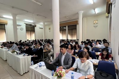 Chuyên gia Ủy ban Chứng khoán Nhà nước và VinaCapital chia sẻ kinh nghiệm tới nhà đầu tư