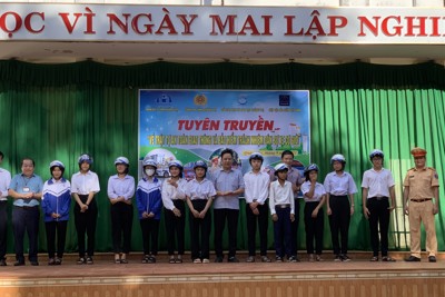 Tuyên truyền về an toàn giao thông, bảo hiểm bắt buộc xe cơ giới cho học sinh Quảng Trị