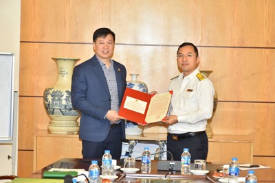 Tổng cục Thuế thăm và làm việc với Sở Giao dịch Chứng khoán Hà Nội nhân Ngày doanh nhân Việt Nam 13/10
