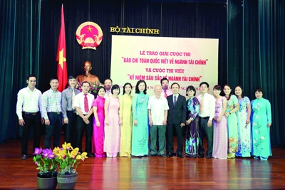 Năm tháng chưa xa