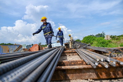 FDI và đầu tư công cùng hướng mốc 20 tỷ USD nhưng đầu tư tư nhân vẫn "im ắng"