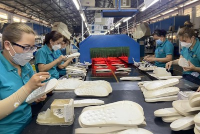 Gỡ "nút thắt" tăng năng suất ngành Da giày