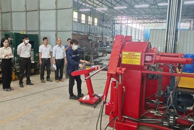 Hỗ trợ máy móc, thiết bị hiện đại cho các cơ sở công nghiệp nông thôn