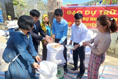 Khẩn trương xuất cấp gạo hỗ trợ người dân dịp Tết Nguyên đán Ất Tỵ và giáp hạt Khẩn trương xuất cấp gạo hỗ trợ người dân dịp Tết Nguyên đán Ất Tỵ và giáp hạt