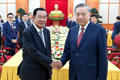 Coi trọng phát triển quan hệ hữu nghị và hợp tác Việt Nam-Campuchia Coi trọng phát triển quan hệ hữu nghị và hợp tác Việt Nam-Campuchia