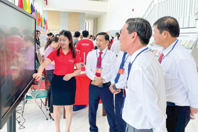 TP. Cần Thơ đẩy mạnh chuyển đổi số: Nền tảng cho phát triển kinh tế - xã hội hiện đại TP. Cần Thơ đẩy mạnh chuyển đổi số: Nền tảng cho phát triển kinh tế - xã hội hiện đại