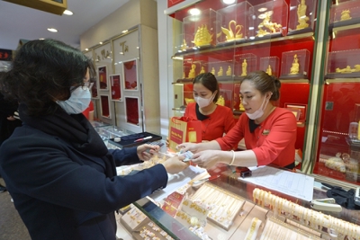 Giá vàng năm 2023 sẽ “nổi sóng” lớn 