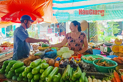 Hàng hóa dồi dào sau tết