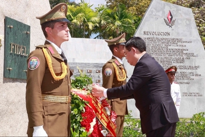 Chủ tịch Quốc hội Vương Đình Huệ thăm Santiago de Cuba