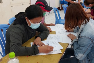 Có phải ký lại hợp đồng lao động khi có quy định mới không?