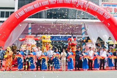 Eximbank khai trương chi nhánh và phòng giao dịch mới tại Đồng Tháp và Giá Rai