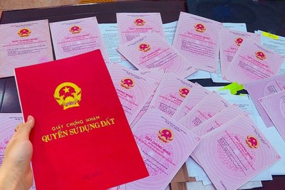 Công an Hà Nội cảnh báo lừa đảo mang sổ đỏ đi tích hợp thông tin VNeID