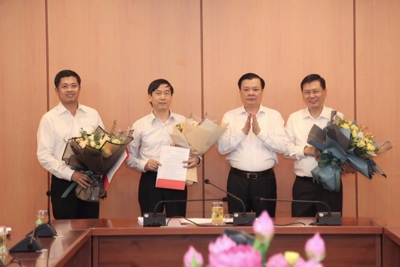 Bộ trưởng Bộ Tài chính trao quyết định bổ nhiệm nhân sự mới 