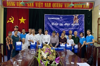 Eximbank trao quà tặng cho gia đình chính sách, người có công với Cách mạng tại tỉnh Hải Dương