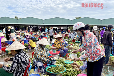 Chật vật thời “bão giá”