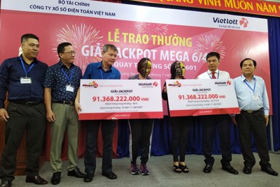 Chi nhánh Vietlott TP. Hồ Chí Minh và Cần Thơ cùng trao giải 91 tỷ đồng