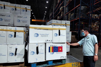 Hải quan TP. Hồ Chí Minh thông quan nhanh vắc xin, vật tư, phòng chống dịch
