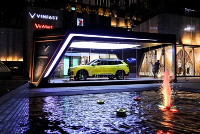 VinFast President khoe dáng bên Landmark 81: Chất từ xe đến… phòng trưng bày