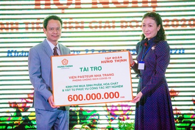 Tập đoàn Hưng Thịnh hỗ trợ kinh phí 600 triệu đồng phục vụ công tác xét nghiệm Covid-19 cho Viện Pasteur Nha Trang