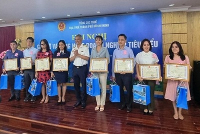 Tuyên dương 43 doanh nghiệp nộp thuế tiêu biểu trong năm 2021