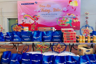 Eximbank tổ chức “Đêm hội trăng rằm” cho trẻ em nghèo khuyết tật Hương La
